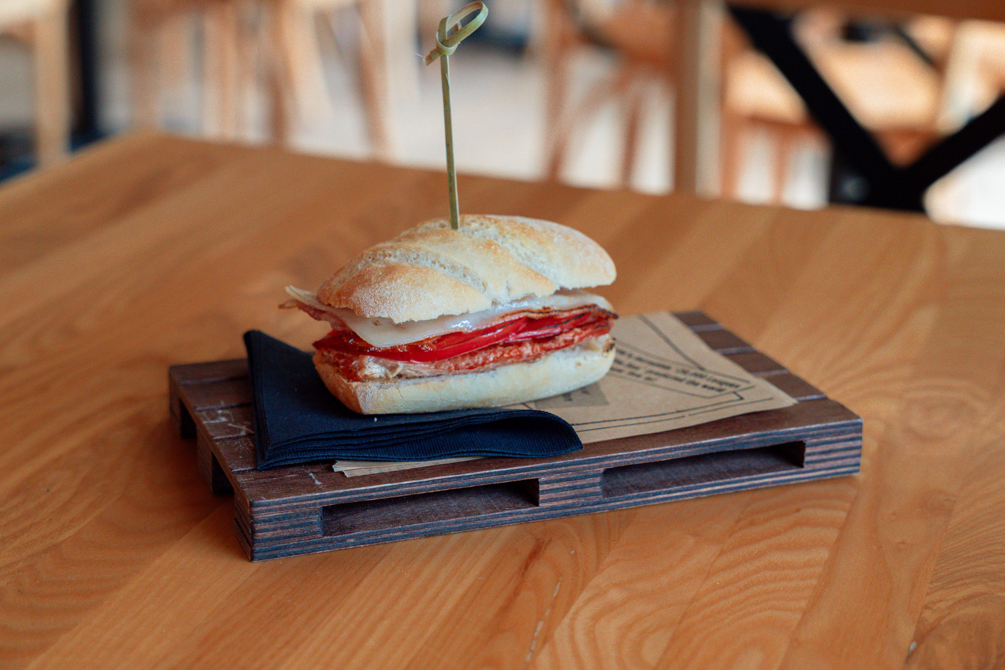 LOMO PLANCHA, BACON, TOMATE Y QUESO
